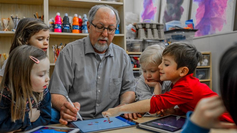 a teacher demonstrating to kids teaching and learning differences